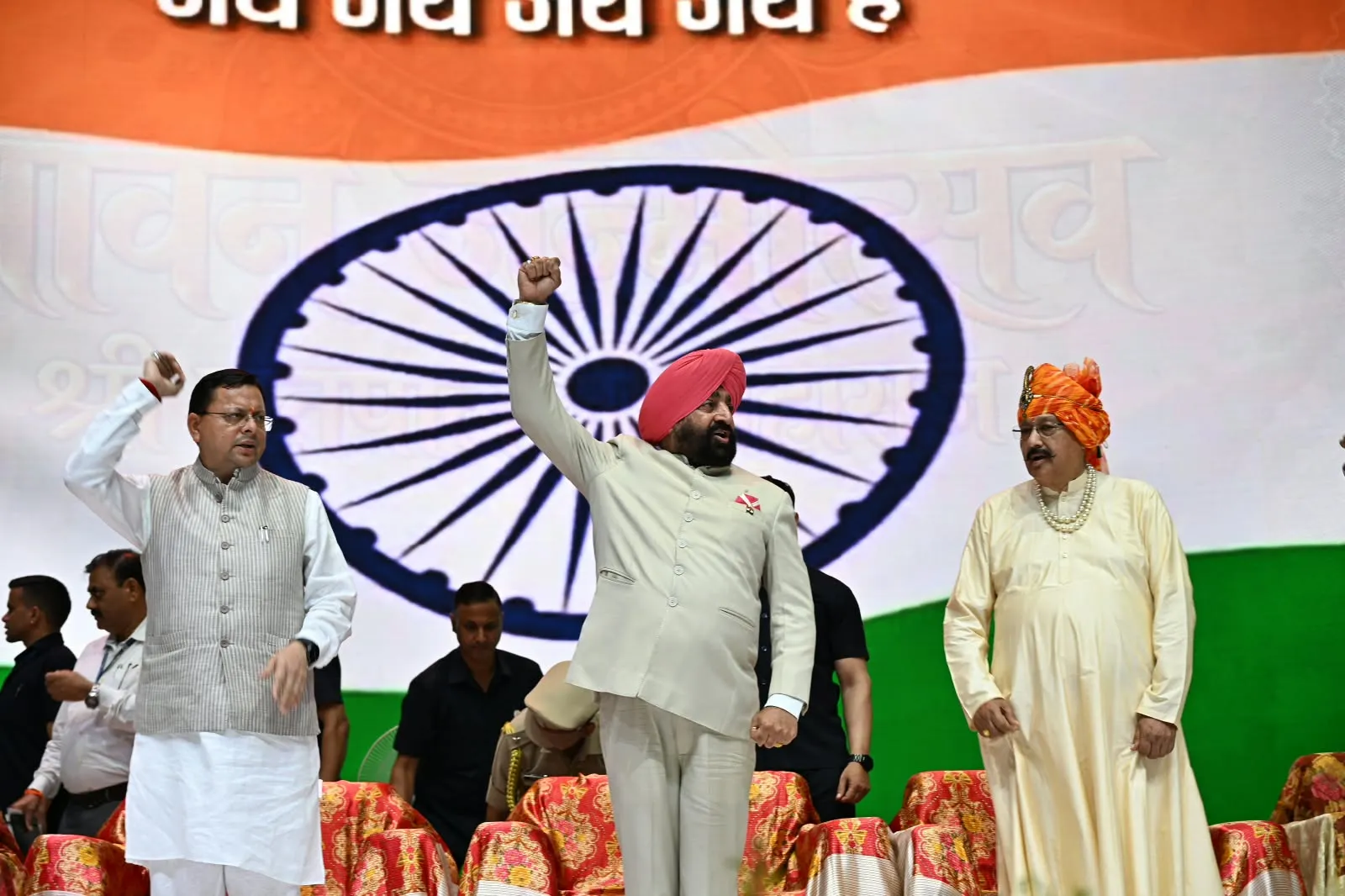 सीएम धामी शामिल हुए कैबिनेट मंत्री सतपाल महाराज के जन्मदिवस समारोह में