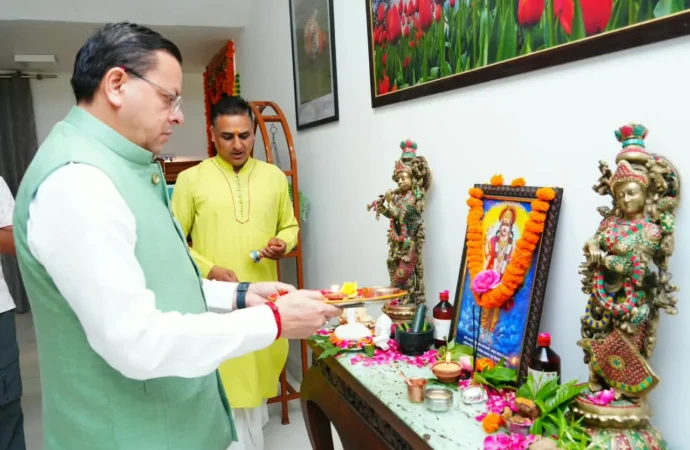 आयुर्वेद दिवस पर सीएम धामी ने की भगवान धन्वन्तरि की पूजा, प्रदेशवासियों के आरोग्य और खुशहाली की कामना