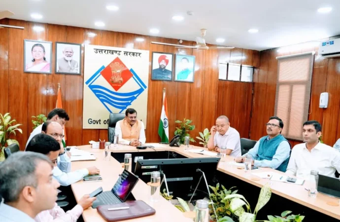 टिहरी झील को ग्लोबल डेस्टिनेषन के रूप में विकसित करने को लेकर मुख्य सचिव ने ली बैठक