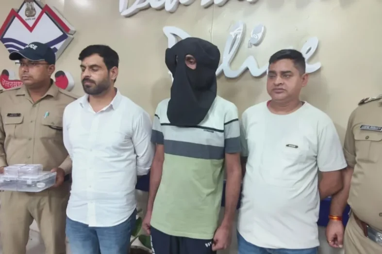 क्लेमेंटाउन हत्याकांड का खुलासा: पत्नी की हत्या के आरोप में पति गिरफ्तार, तमंचा और कारतूस बरामद