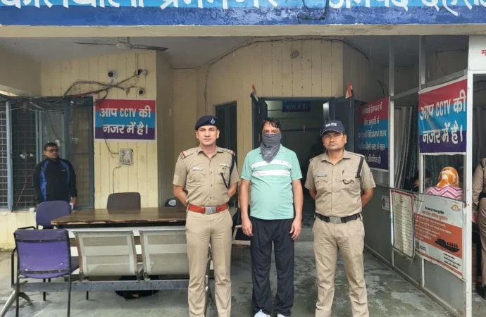 भूमि धोखाधड़ी में दो साल से फरार ₹15 हजार का इनामी आरोपी गिरफ्तार, दुबई भाग गया था