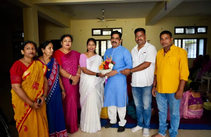कुम्हार बाड़ा में ‘आंगन मिलन सेवा कार्यक्रम’ का आयोजन, गर्भवती महिलाओं की हुई गोद भराई