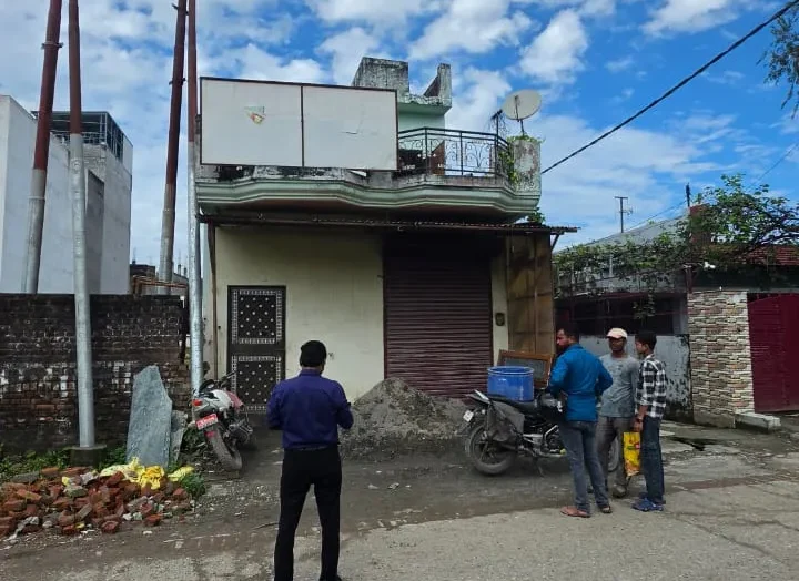 अवैध निर्माणों पर एमडीडीए की कार्रवाई, दो भवन सील