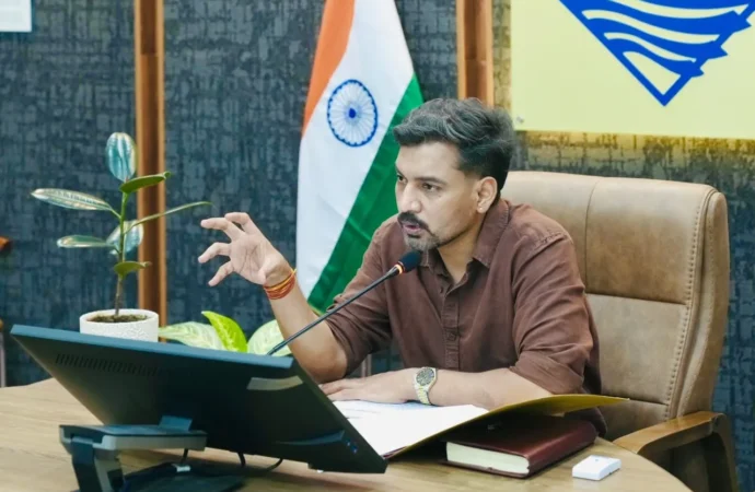 आवारा पशुओं पर डीएम सख्त, सर्वे कर पोर्टल पर अपलोड होगा पूरा डेटा