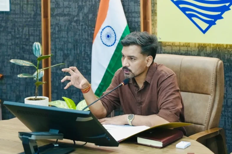 आवारा पशुओं पर डीएम सख्त, सर्वे कर पोर्टल पर अपलोड होगा पूरा डेटा
