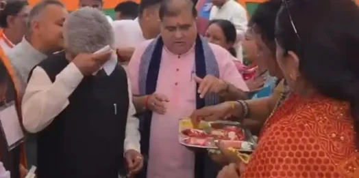 हल्द्वानी में तिलक पोंछने का वीडियो वायरल, कांग्रेस ने दुष्यंत गौतम पर साधा निशाना; 2027 चुनाव की तैयारियों के बीच गरमाई सियासत