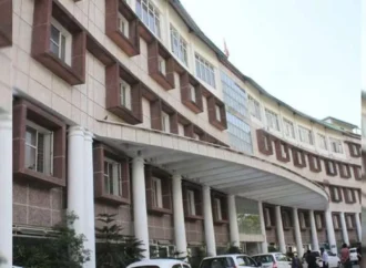 उत्तराखंड सचिवालय में महिला अधिकारी से छेड़छाड़ का आरोप, कर्मचारियों ने की पिटाई; उपनल कर्मचारी सरेंडर