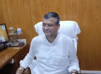 जनहित के कार्यों में तेजी लाने के लिए मेयर सौरभ थपलियाल ने की विभागीय अधिकारियों के साथ बैठक