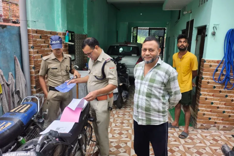 दून पुलिस का सत्यापन अभियान: 900 से अधिक लोगों का सत्यापन, 66 भवन स्वामियों पर कार्रवाई