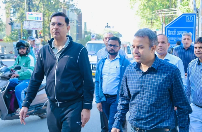 मुख्यमंत्री के निर्देशों पर सड़क सुधार कार्यों की पड़ताल करने तड़के मैदान में उतरे सचिव लोक निर्माण विभाग पंकज कुमार पांडेय