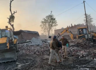 उत्तराखंड: रामनगर के पूछड़ी में चला धामी सरकार का बुलडोजर, 14 हेक्टेयर वन भूमि अतिक्रमण मुक्त