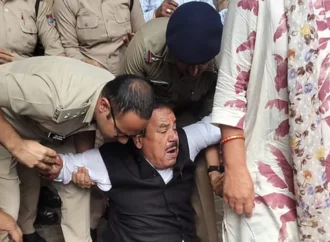 अंकिता भंडारी हत्याकांड: वीवीआईपी की भूमिका की जांच की मांग को लेकर लोकभवन के बाहर धरने पर बैठे कांग्रेस नेता, हिरासत में लिए गए