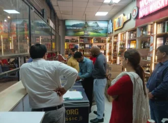 शराब की दुकानों पर ओवररेटिंग एवं अनियमितताओं की शिकायतों पर डीएम का  एक्शन