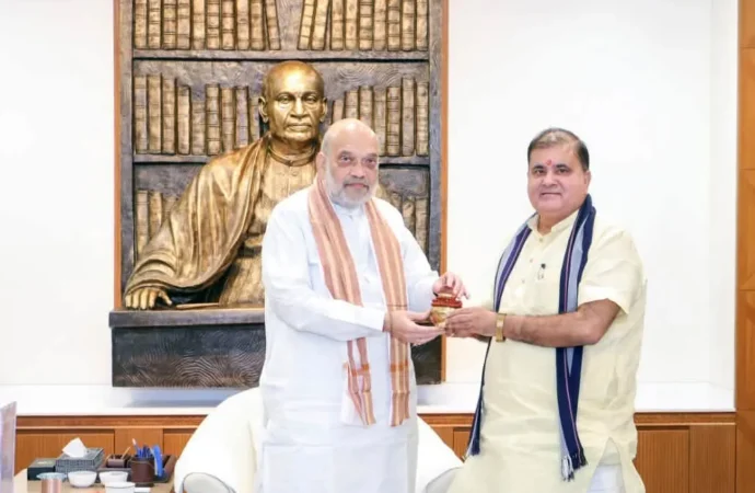 भाजपा प्रदेश अध्यक्ष भट्ट ने गृहमंत्री अमित शाह से की शिष्टाचार भेंट, सुपुत्र के विवाह का दिया निमंत्रण!