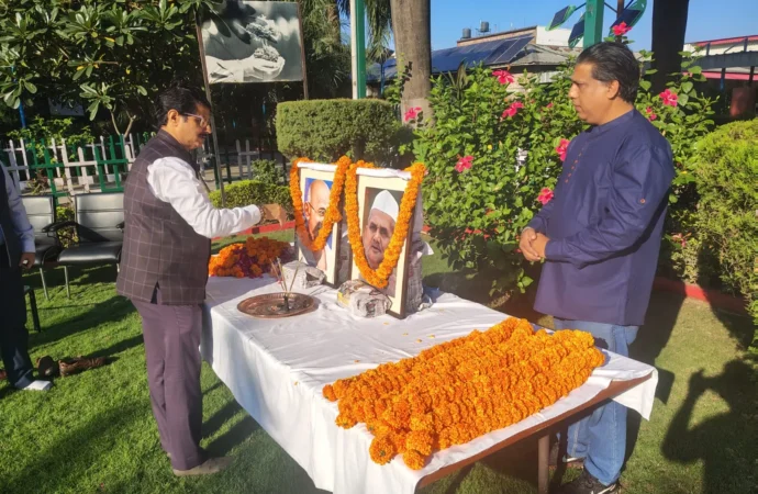 यूजेवीएन लिमिटेड में धूमधाम से मनाई गई महात्मा गांधी और लाल बहादुर शास्त्री की जयंती