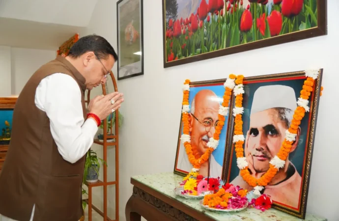 सचिवालय में महात्मा गांधी और लाल बहादुर शास्त्री की जयंती पर दी गई श्रद्धांजलि