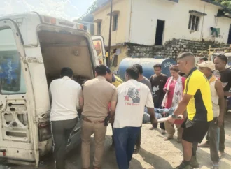 सहस्त्रधारा में 50 मीटर गहरी खाई में गिरी कार, SDRF ने तीन घायलों को किया रेस्क्यू