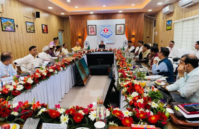 धामी कैबिनेट के 24 बड़े फैसले: 1.19 लाख विद्यार्थियों को मिलेगा कौशल प्रशिक्षण, भूमि के पट्टेदारों को भी राहत
