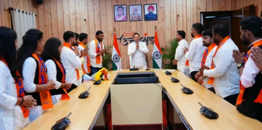 सीएम धामी से एबीवीपी के नवनिर्वाचित पदाधिकारियों ने की भेंट