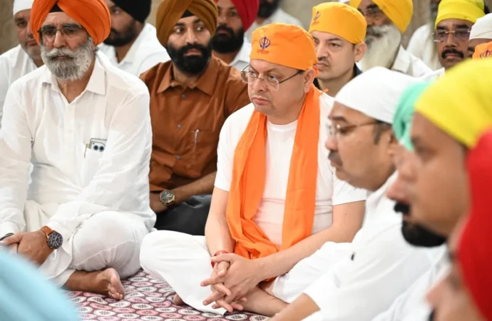 सेवा संकल्प अभियान’ के तहत नानकमत्ता पहुंचे मुख्यमंत्री धामी, स्वच्छता अभियान में किया श्रमदान