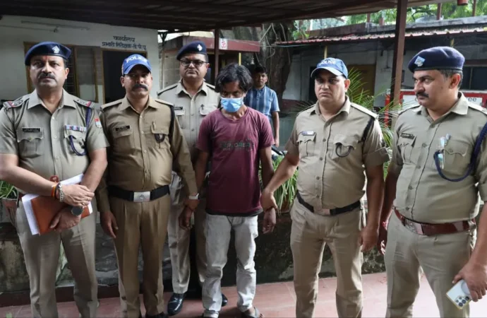 बसंत विहार में नकबजनी का खुलासा, आठ लाख की ज्वैलरी के साथ आरोपी गिरफ्तार