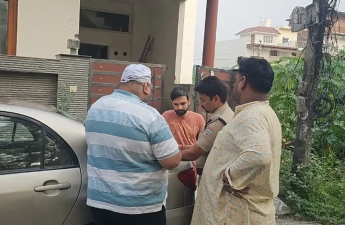 देहरादून: पटेलनगर में पुलिस का व्यापक सत्यापन अभियान, 35 भवन स्वामियों पर 3.50 लाख रुपये का जुर्माना