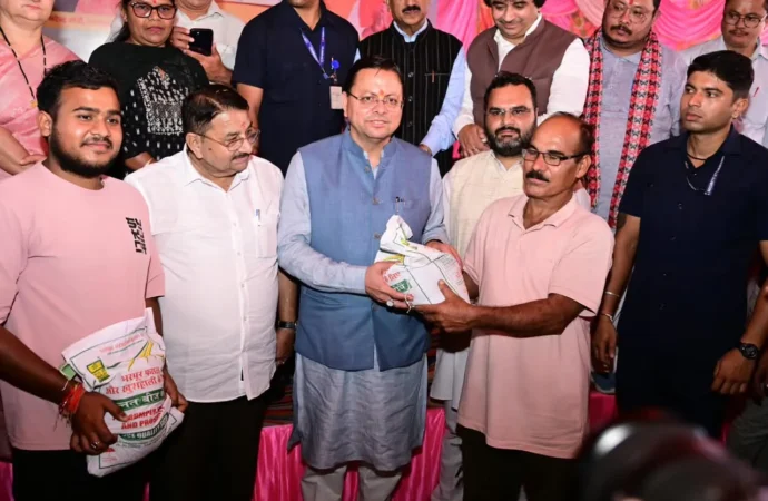 जनसमस्याओं का समयबद्ध समाधान करें अधिकारी, जनता को न लगाने पड़ें कार्यालयों के चक्कर: मुख्यमंत्री धामी