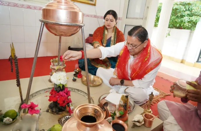 शारदीय नवरात्रि के प्रथम दिन मुख्यमंत्री धामी ने की मां दुर्गा की पूजा-अर्चना, प्रदेशवासियों की सुख-समृद्धि की कामना