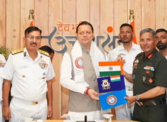 माउंट मुकुट ईस्ट का ऐतिहासिक आरोहण कर लौटे भारतीय तटरक्षक बल एवं एचएमआई के संयुक्त अभियान दल का मुख्यमंत्री ने किया फ्लैग-इन