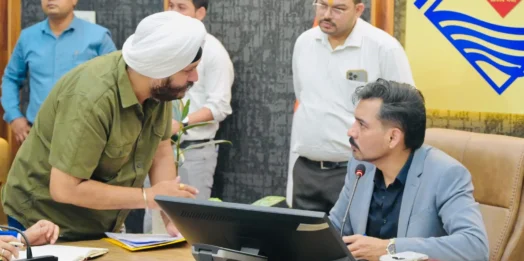 92 शिकायतें, कई परिवारों का दर्द; समाधान दिवस में डीएम ने अधिकारियों को दिए सख्त निर्देश