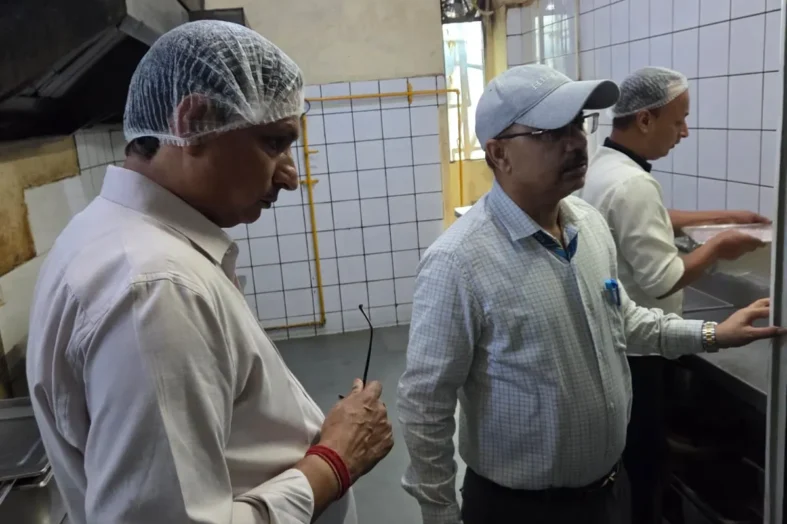 खाद्य सुरक्षा को लेकर सख्त हुई सरकार, UPES की मेस और कैफेटेरिया का निरीक्षण