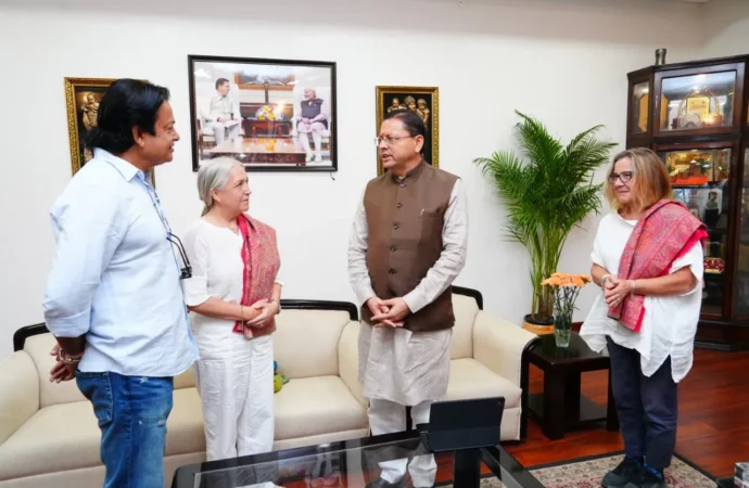 मुख्यमंत्री पुष्कर सिंह धामी से अंतरराष्ट्रीय फिल्म निर्माताओं के प्रतिनिधिमंडल ने की भेंट