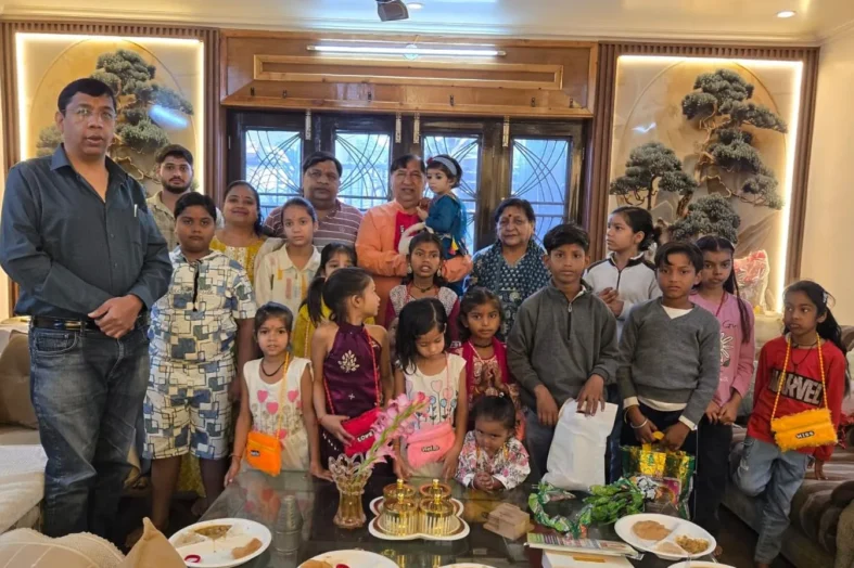 डॉ. नरेश बंसल ने महानवमी और विजयदशमी पर दी शुभकामनाएं, किया कन्या पूजन