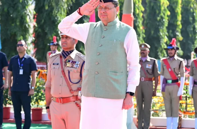 मुख्यमंत्री ने पुलिस स्मृति दिवस पर शहीद जवानों को दी श्रद्धांजलि, परिजनों को किया सम्मानित