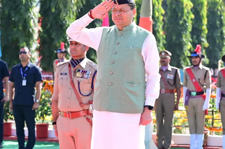 मुख्यमंत्री ने पुलिस स्मृति दिवस पर शहीद जवानों को दी श्रद्धांजलि, परिजनों को किया सम्मानित