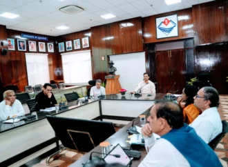 विकास परियोजनाओं की बाधाओं को दूर करने के लिए विभागीय समन्वय एवं समयबद्ध कार्यवाही पर जोर- सचिव लोनिवि