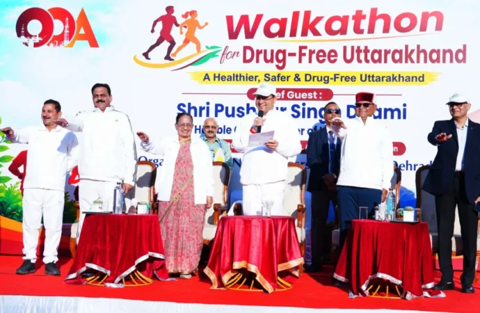 मुख्यमंत्री धामी ने ड्रग फ्री उत्तराखण्ड वॉकथॉन को दिखाई हरी झंडी, युवाओं से नशामुक्ति अभियान का नेतृत्व करने की अपील