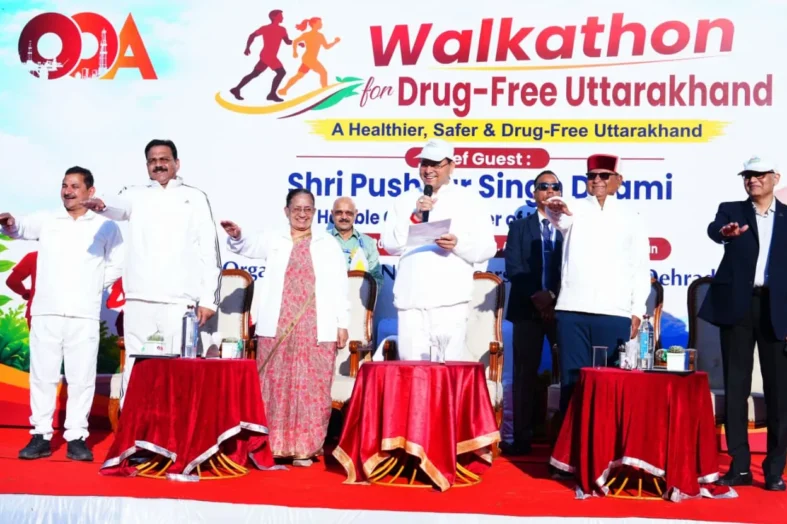 मुख्यमंत्री धामी ने ड्रग फ्री उत्तराखण्ड वॉकथॉन को दिखाई हरी झंडी, युवाओं से नशामुक्ति अभियान का नेतृत्व करने की अपील