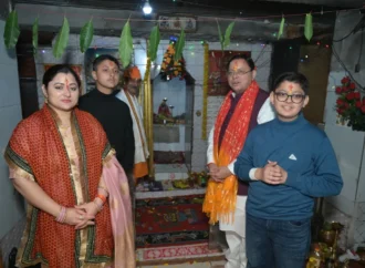 मुख्यमंत्री पुष्कर सिंह धामी ने पैतृक गांव हड़खोला स्थित श्री हरि चंद देवता मंदिर में की पूजा-अर्चना