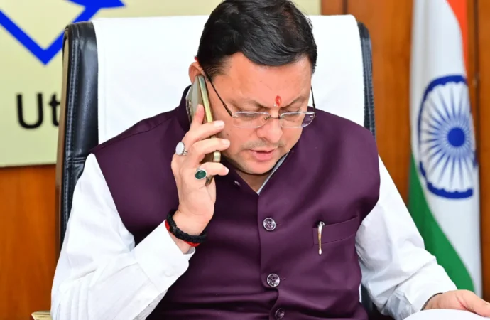 दलेर मेहंदी विवाद पर CM धामी ने मीका सिंह से की फोन पर बातचीत, बोले- संवाद से दूर करें गलतफहमियां