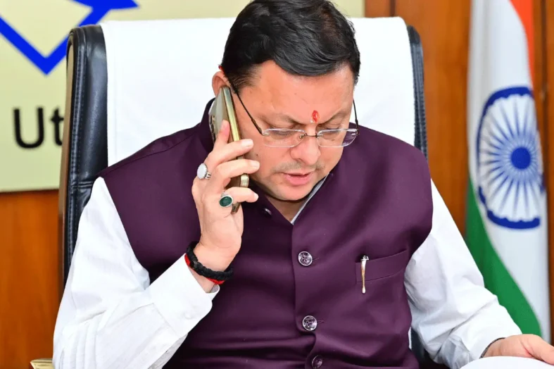 दलेर मेहंदी विवाद पर CM धामी ने मीका सिंह से की फोन पर बातचीत, बोले- संवाद से दूर करें गलतफहमियां