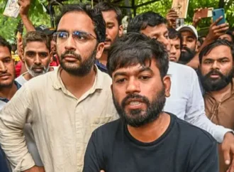 दिल्ली में प्रदर्शन से पहले पुलिस की कार्रवाई, अभिजीत दीपके और ध्रुव राठी को हिरासत में लिए जाने की जानकारी