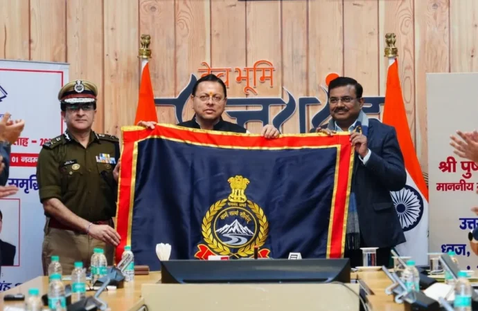 उत्तराखण्ड पुलिस को मिला नया गौरवशाली स्वरूप, सीएम धामी ने किया नए ध्वज और प्रतीक चिह्नों का अनावरण